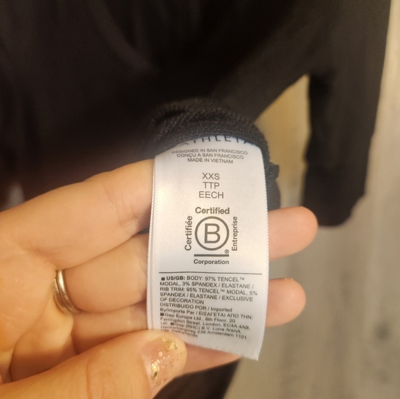 Athleta Step Forward Sweatshirt Tee V-Neck Black Athletic Shirt XXS/TTP - Picture 10 of 10